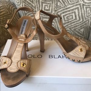 Manolo Blahnik beige platform heels